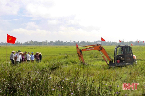 Can Lộc tập trung ruộng đất, phá bờ vùng bờ thửa gần 800 ha