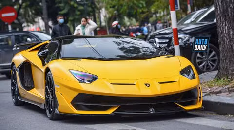 Lamborghini Aventador SVJ Roadster đầu tiên lăn bánh tại Việt Nam