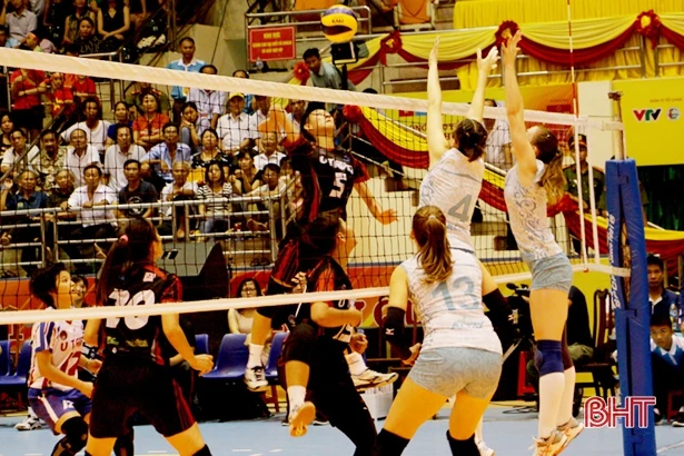 VTV Cup tại Hà Tĩnh: Tuyển Việt Nam gặp Tứ Xuyên (Trung Quốc) tại bán kết