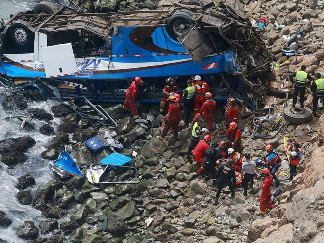 Xe buýt lao xuống vực sâu 150m, 58 hành khách thương vong