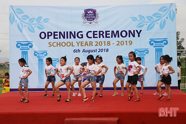 Trường liên cấp Albert Einstein chào đón gần 300 học sinh