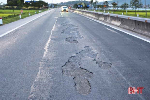 Quốc lộ 1A đoạn Can Lộc - Hồng Lĩnh bong tróc nham nhở, tiềm ẩn TNGT!