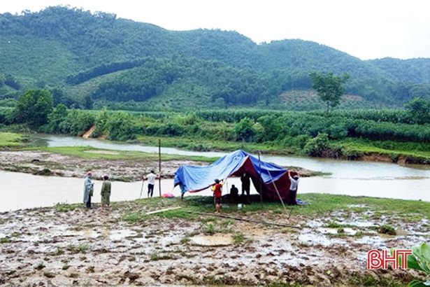 Phát hiện thi thể người phụ nữ nổi trên dòng suối