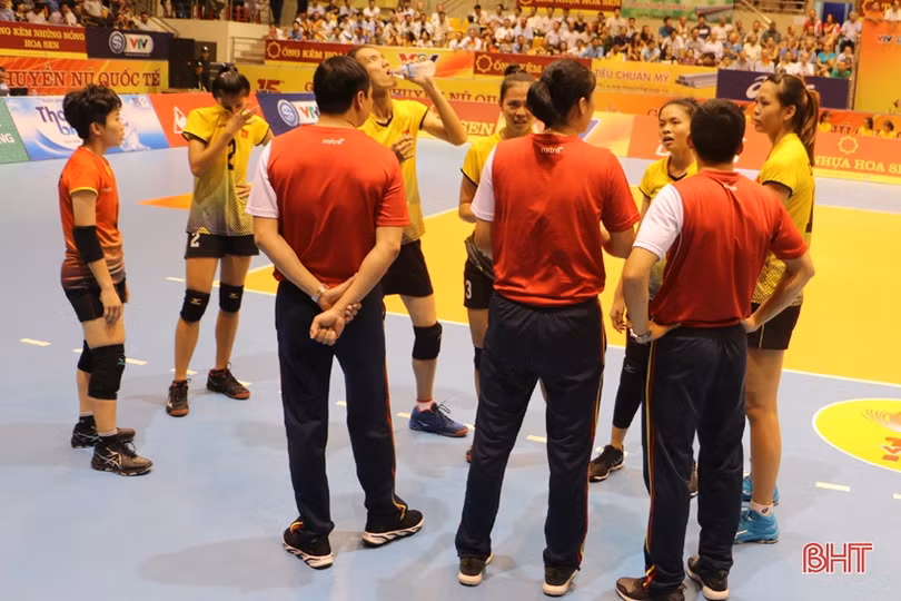 VTV Cup 2018: Tuyển trẻ Việt Nam học hỏi nhiều điều trước trận thua đàn chị