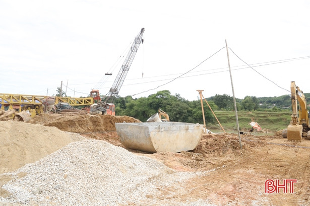 Hương Khê huy động hơn 490 tỷ đồng đầu tư cơ sở hạ tầng