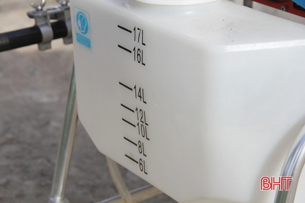 Xem máy bay không người lái phun thuốc trừ sâu tại Hà Tĩnh