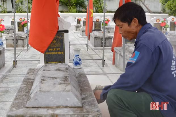 Lấy mẫu sinh phẩm 117 mộ liệt sỹ phục vụ giám định ADN