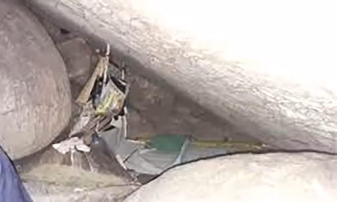 Giải cứu cô gái bị giam giữ suốt 15 năm trong hang động ở Indonesia