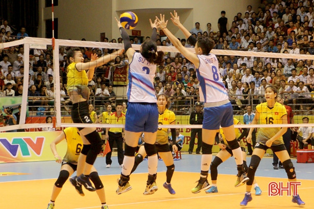 VTV Cup 2018: Thắng nghẹt thở Tứ Xuyên, tuyển Việt Nam vào chung kết