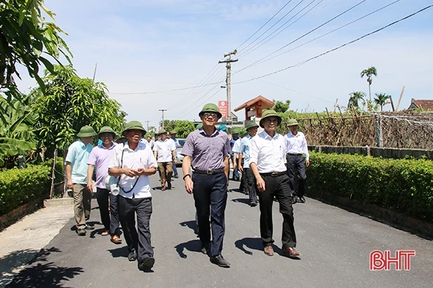 Các địa phương tham quan, kiểm tra chéo công tác xây dựng nông thôn mới
