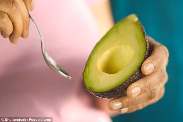 Nhiều lợi ích từ quả bơ, nhưng bạn chỉ nên ăn nửa quả một ngày