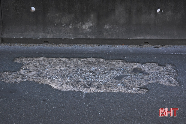 Quốc lộ 1A đoạn Can Lộc - Hồng Lĩnh bong tróc nham nhở, tiềm ẩn TNGT!