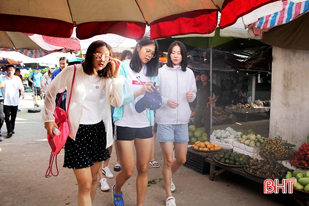 Các đội bóng dự VTV Cup ấn tượng với văn hóa Hà Tĩnh