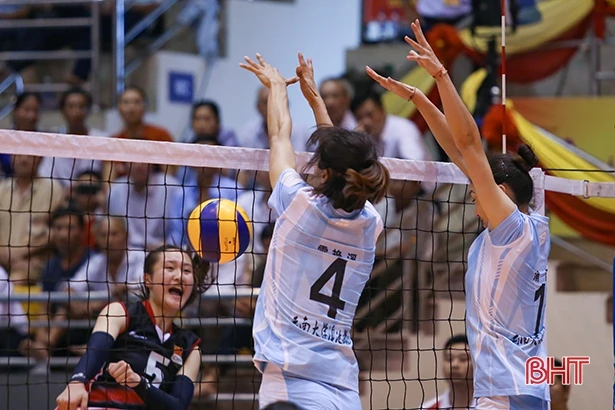 VTV Cup tại Hà Tĩnh: Tuyển Việt Nam gặp Tứ Xuyên (Trung Quốc) tại bán kết