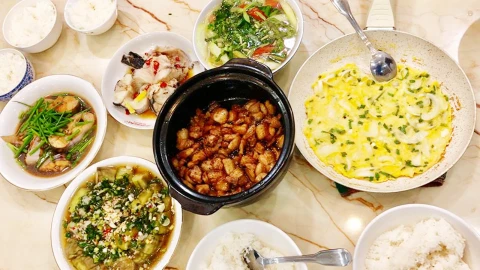 Bữa cơm gia đình toàn món đơn giản mà ngon phải biết