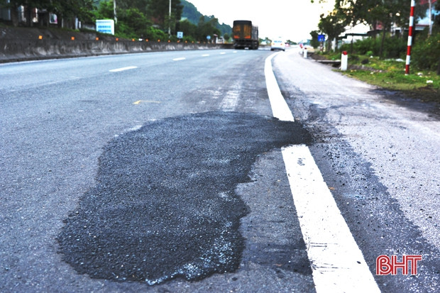 Quốc lộ 1A đoạn Can Lộc - Hồng Lĩnh bong tróc nham nhở, tiềm ẩn TNGT!