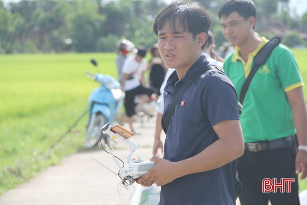 Xem máy bay không người lái phun thuốc trừ sâu tại Hà Tĩnh