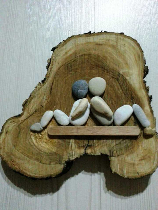 Những bức tranh độc đáo xếp từ những viên sỏi