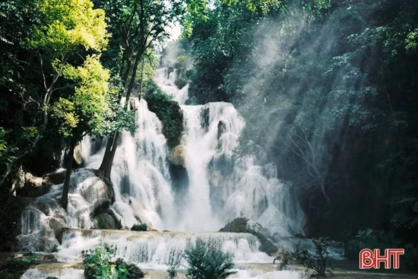 9x Hà Tĩnh chia sẻ hành trình khám phá đất nước Triệu Voi bằng xe Vespa