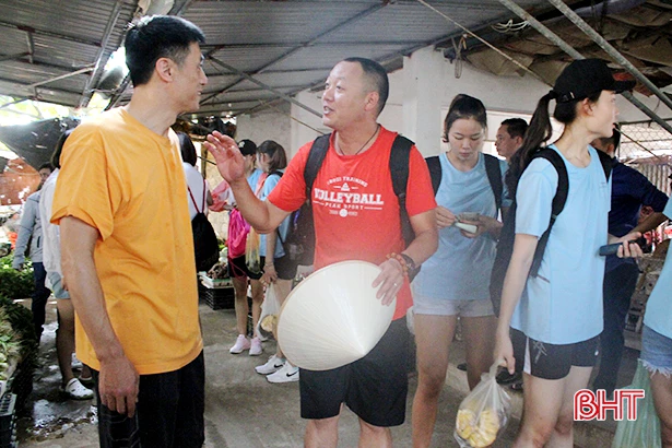 Các đội bóng dự VTV Cup ấn tượng với văn hóa Hà Tĩnh