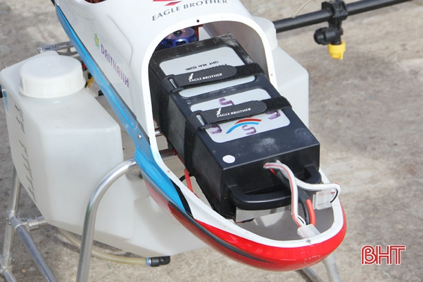 Xem máy bay không người lái phun thuốc trừ sâu tại Hà Tĩnh