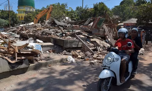 Thế giới ngày qua: Ấn Độ mở đập lớn nhất châu Á để xả lũ