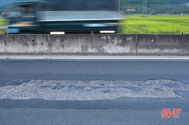 Quốc lộ 1A đoạn Can Lộc - Hồng Lĩnh bong tróc nham nhở, tiềm ẩn TNGT!
