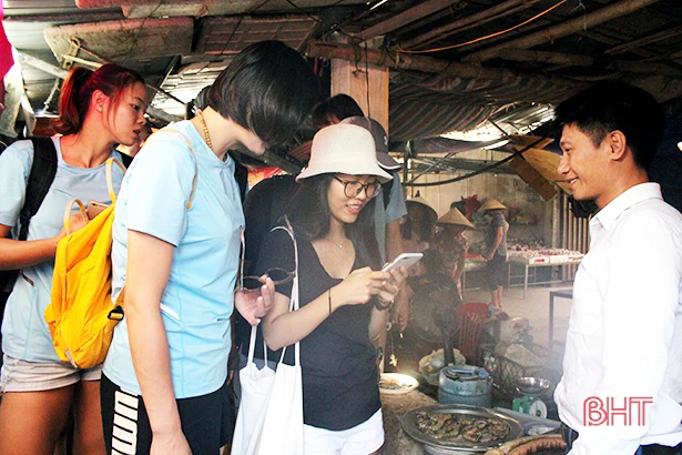 Các đội bóng dự VTV Cup ấn tượng với văn hóa Hà Tĩnh