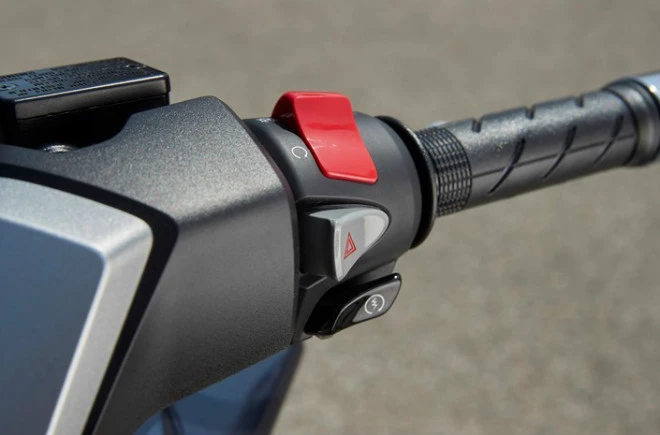 Chi tiết 3 màu, thông số, giá bán xe ga mới Honda Forza 250