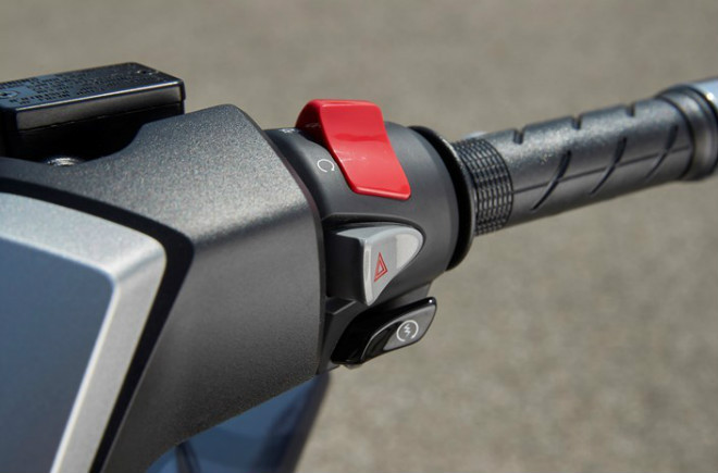 Chi tiết 3 màu, thông số, giá bán xe ga mới Honda Forza 250