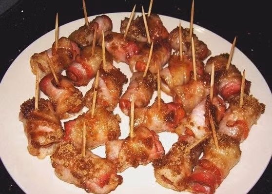 Cách làm thịt ba chỉ cuốn xúc xích nướng thơm lừng cho cả nhà ngày cuối tuần