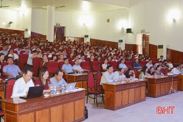 Bồi dưỡng chính trị cho đội ngũ giáo viên, quản lý ngành giáo dục