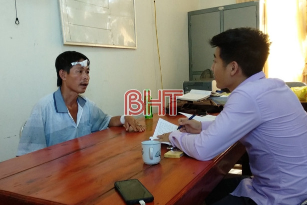 Bị ép uống rượu, nổi cáu “xúi” bạn lấy dao đâm người