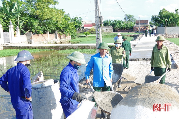 200 chiến sỹ hành quân dã ngoại giúp Mai Phụ xây dựng nông thôn mới