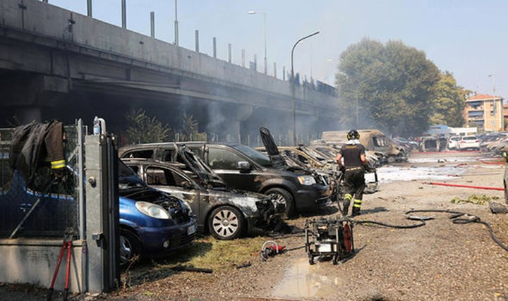 Xe bồn phát nổ như bom sau va chạm với xe tải trên cao tốc ở Italy