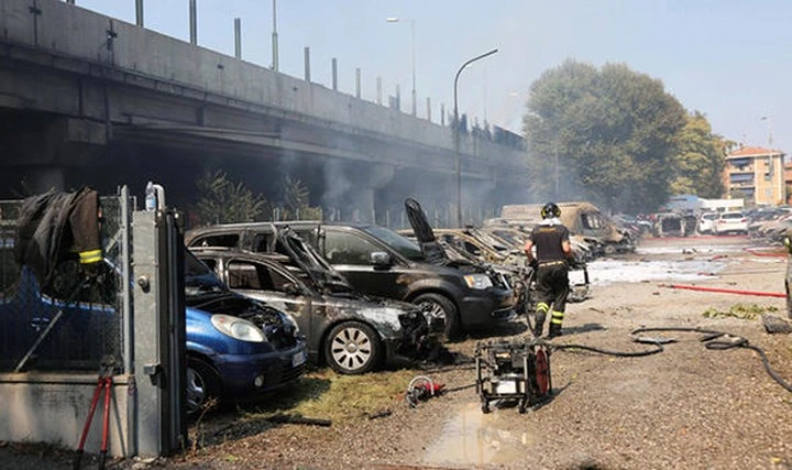 Xe bồn phát nổ như bom sau va chạm với xe tải trên cao tốc ở Italy