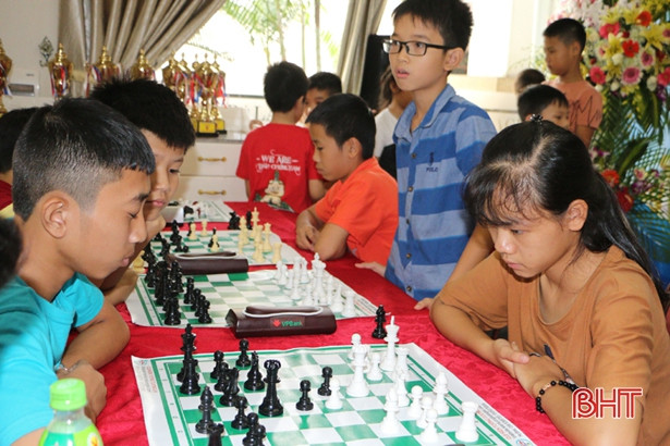 150 kỳ thủ cờ vua nhí 3 tỉnh tranh Cúp kiện tướng tí hon tại Hà Tĩnh