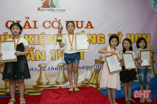 150 kỳ thủ cờ vua nhí 3 tỉnh tranh Cúp kiện tướng tí hon tại Hà Tĩnh