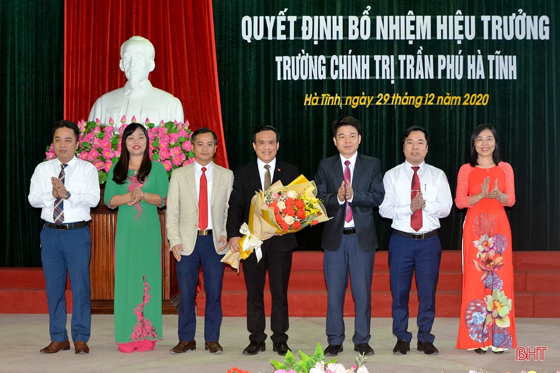 Đồng chí Nguyễn Trọng Tứ giữ chức vụ Hiệu trưởng Trường Chính trị Trần Phú