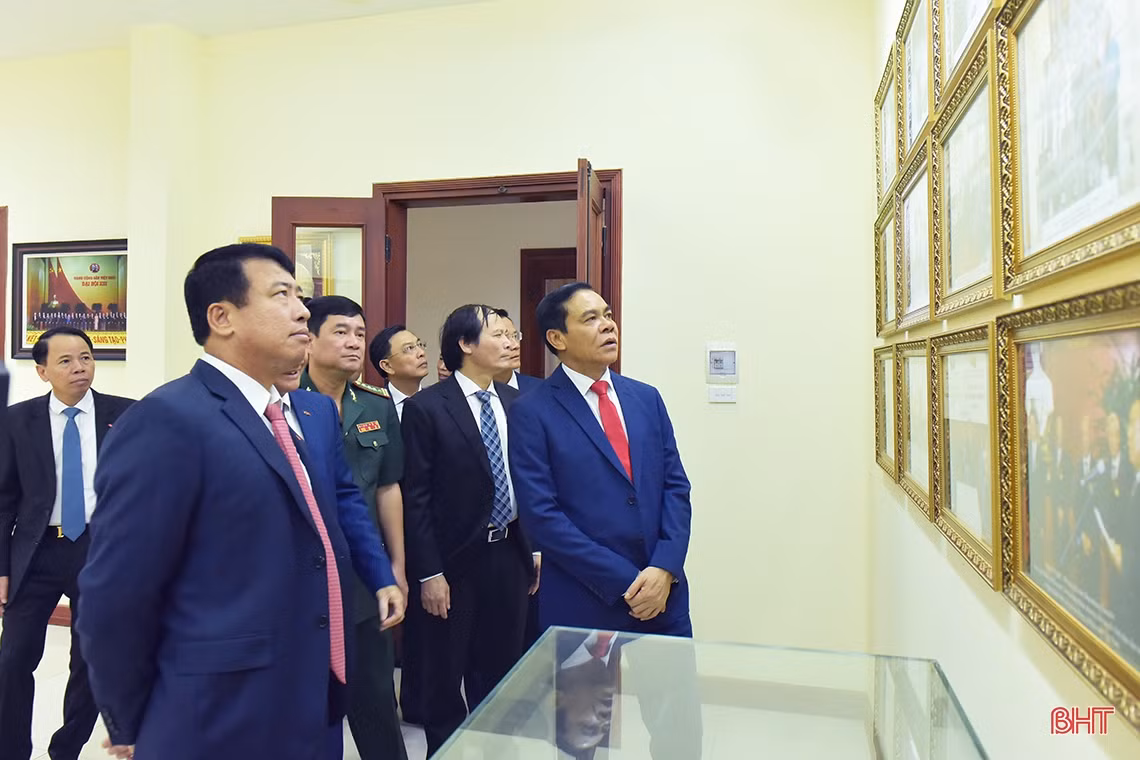 Đoàn cán bộ cấp cao tỉnh Hà Tĩnh chào xã giao Thủ tướng nước CHDCND Lào