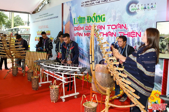 Xem nghệ nhân trình diễn di sản văn hóa được UNESCO ghi danh