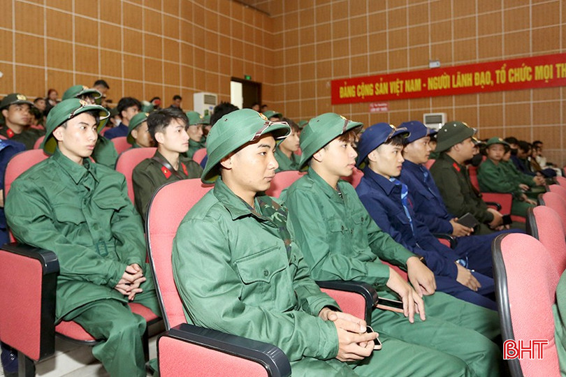 Các tân binh tham gia buổi gặp mặt. bqbht_br_a1.jpg