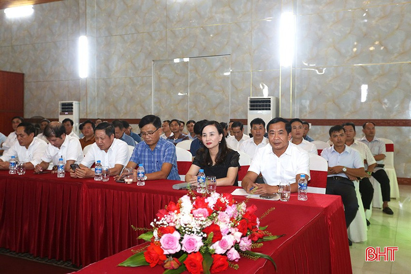 Đại biểu dự lễ gặp mặt. a1-7148.jpg