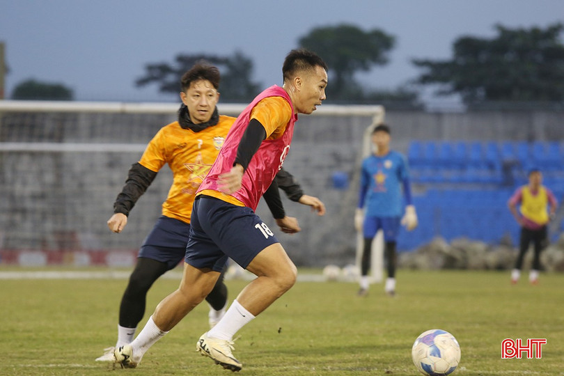 Người hâm mộ lo lắng Hồng Lĩnh Hà Tĩnh sẽ đánh mất phong độ sau quãng nghỉ kéo dài. bqbht_br_a6-3632.jpg