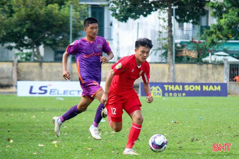 U17 Hồng Lĩnh Hà Tĩnh toàn thắng cả 3 trận vòng bảng. hjiii.jpg