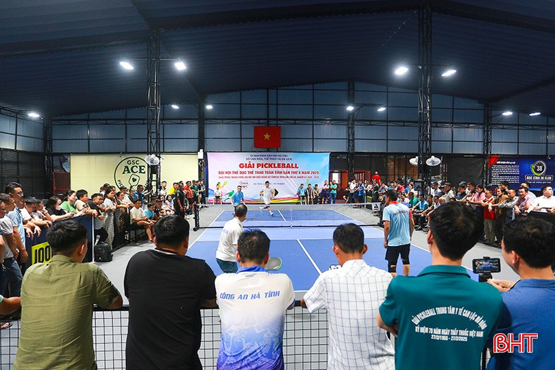 (Baohatinh.vn) - Nhờ chú trọng đưa các giống cây, con đạt hiệu quả kinh tế cao vào sản xuất và được sự đồng hành, tiếp sức của chính quyền địa phương, nhiều gia đình ở xã Mai Hoa (Hà Tĩnh) đã vươn lên ổn định cuộc sống, đóng góp tích 