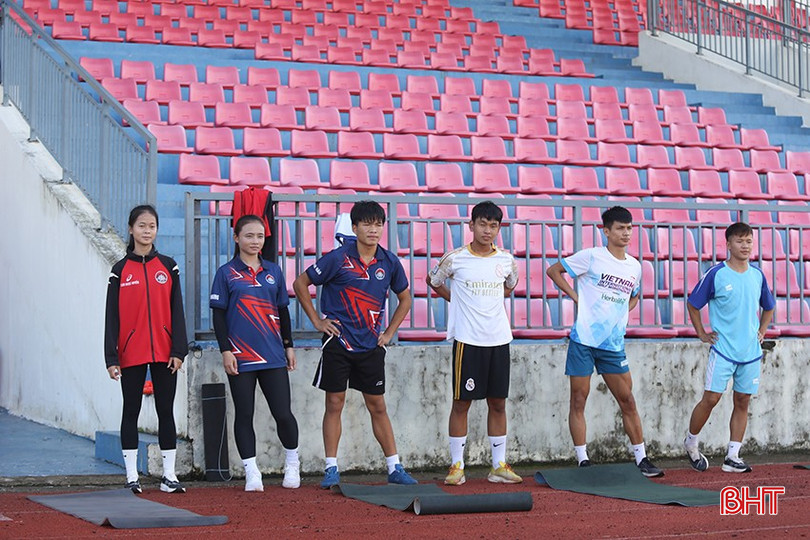 Tham dự Giải vô địch điền kinh gia năm 2024 điền kinh Hà Tĩnh có 15 vận động viên. b3-820-5217.jpg