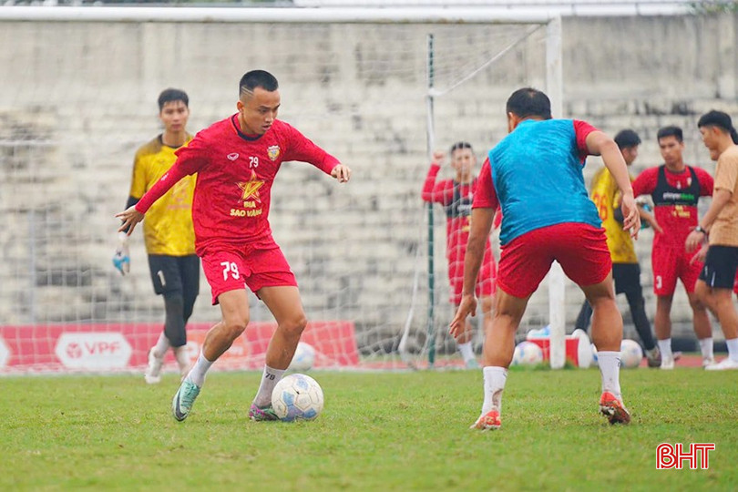 Chàng hậu vệ đang nỗ lực tập luyện, mong muốn thi đấu thật tốt để giúp CLB đạt kết quả tốt nhất. bqbht_br_470178072-988675906620697-7414653634499271558-n.jpg