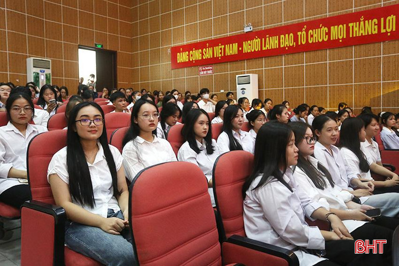 Học sinh tham gia buổi lễ tuyên dương. a5.jpg