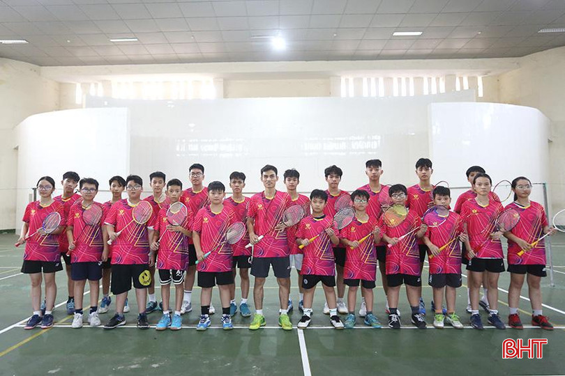 Hiếu Nghèn Badminton là nơi gặp gỡ, giao lưu của các em học sinh có đam mê cầu lông. a4.jpg